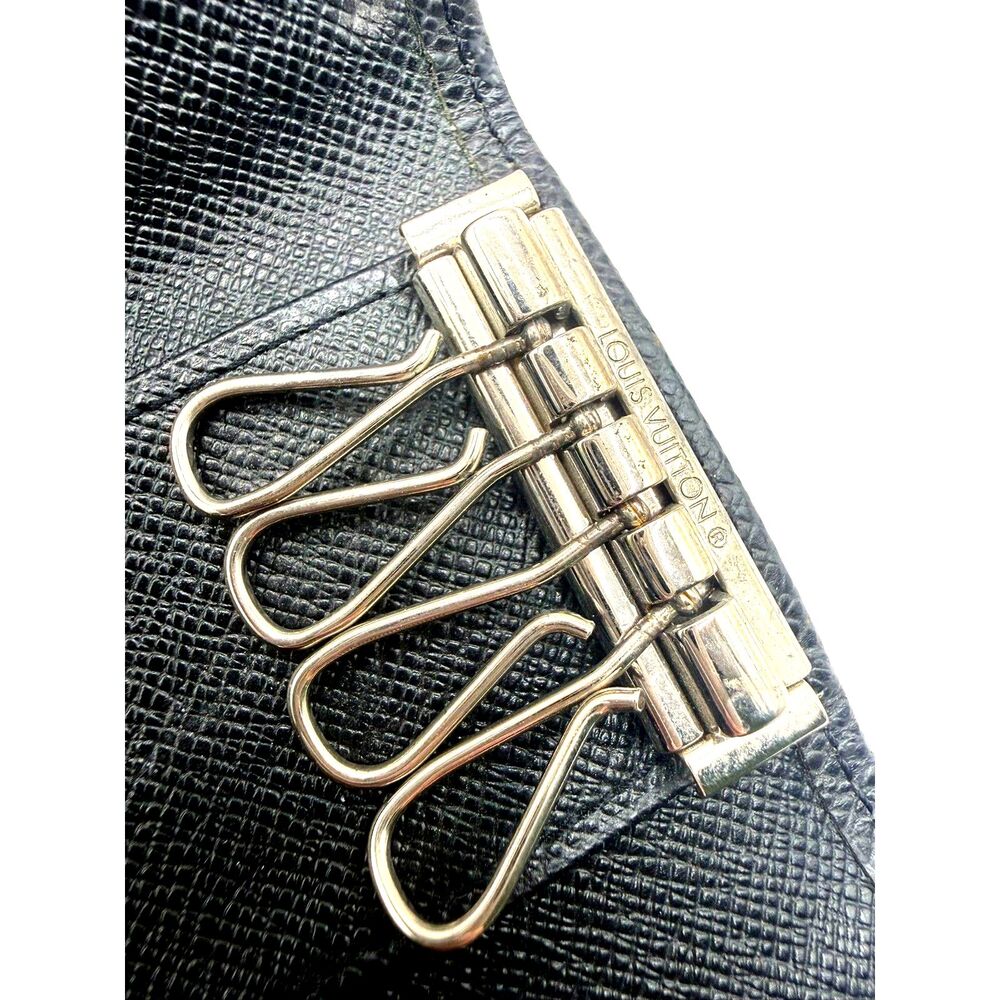 Louis Vuitton Vintage Taiga 4 Key Holder Black Leather Silver Hardware Authentic - Picture 10 of 14